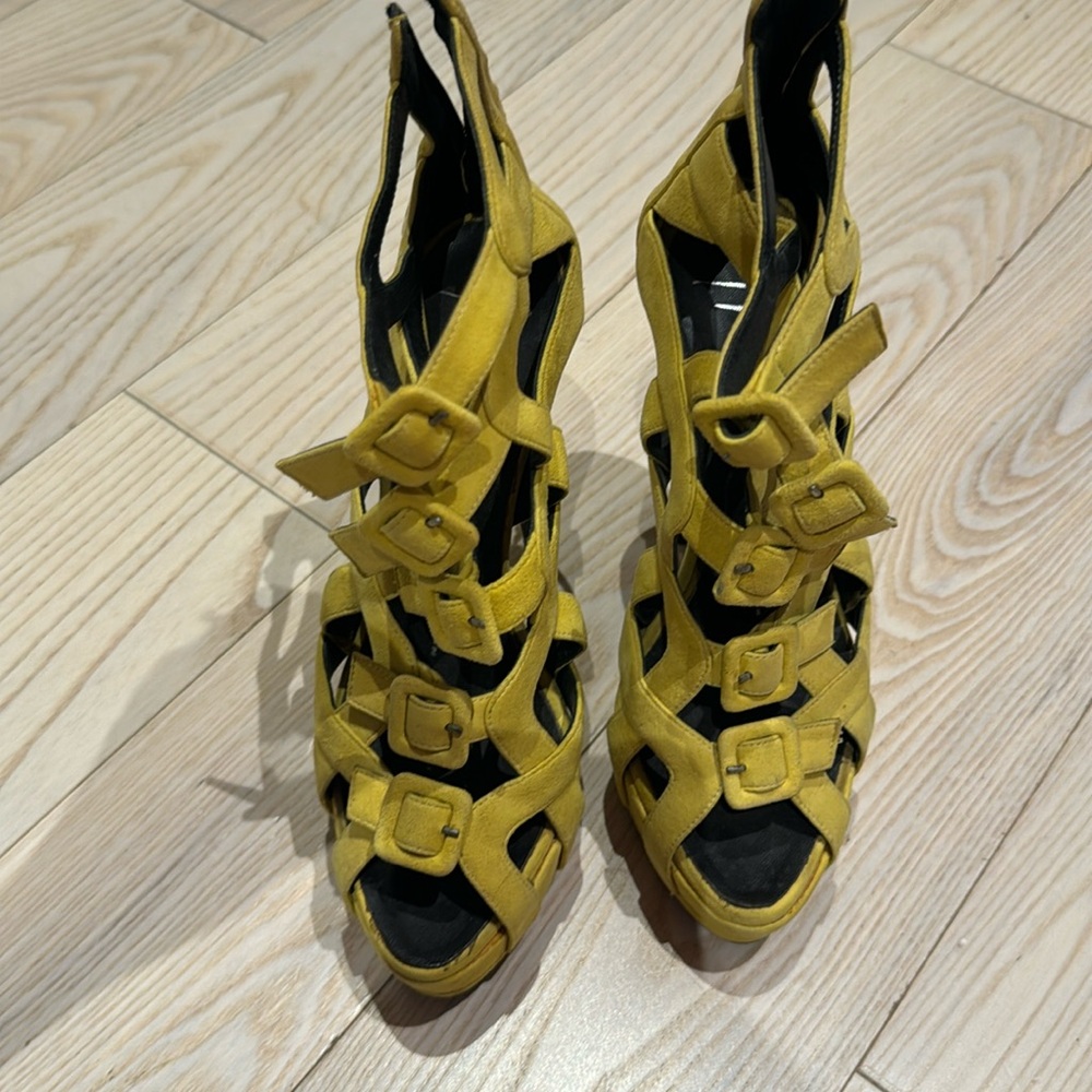 Giuseppe Zanotti High Fashion piece Size 7